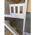 modern stapelbed met dak en trap voor kinderen