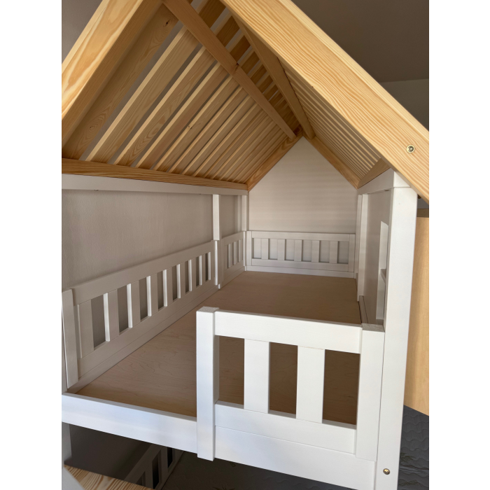 groot kinder stapelbed met dak en speelgedeelte
