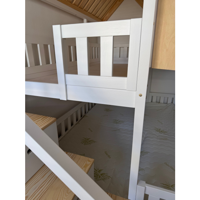 modern stapelbed met dak en trap voor kinderen
