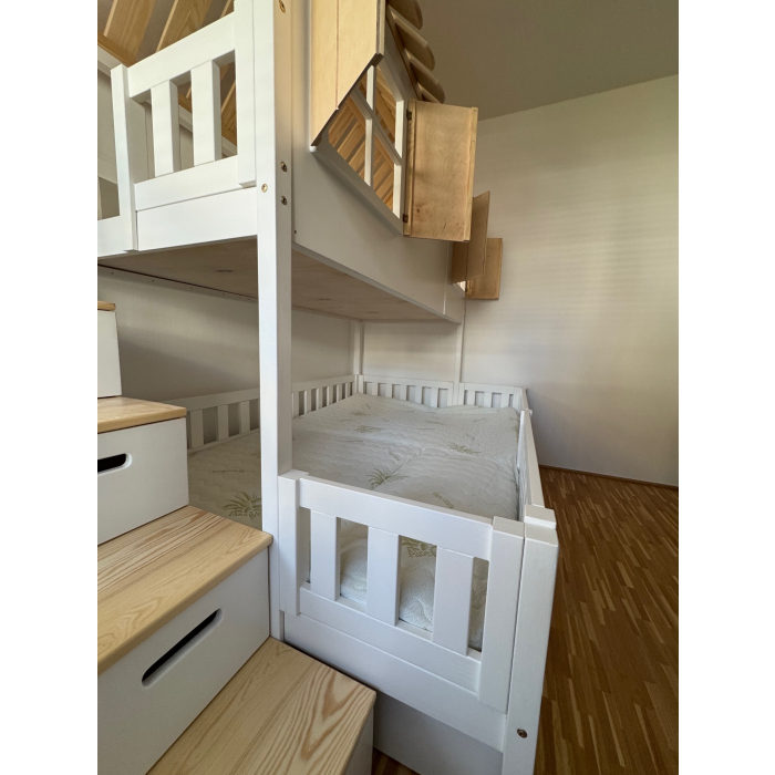 ruim stapelbed 140x200 met trap en dak