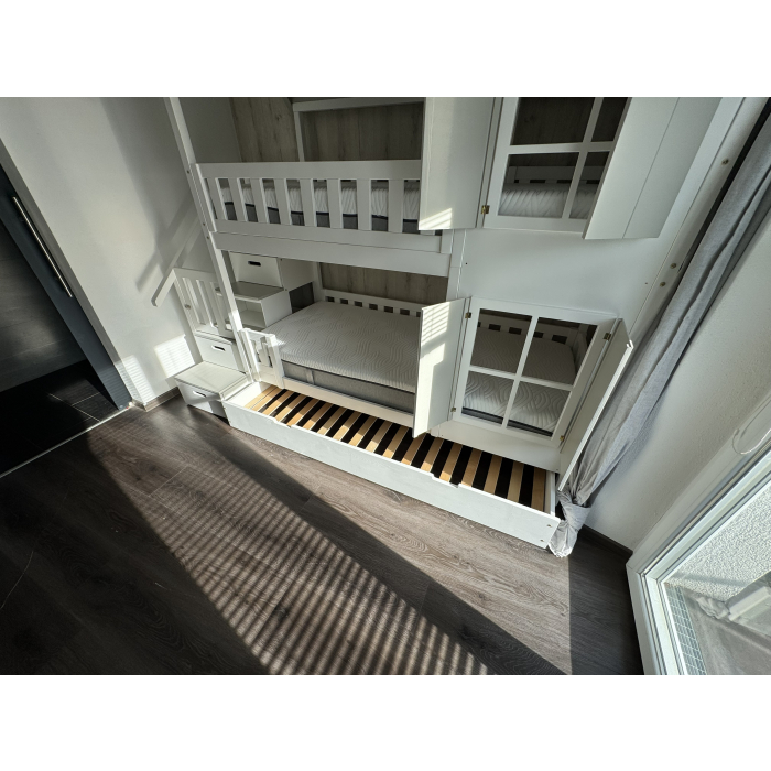 stapelbed en hoogslaper met trap voor kinderen