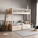 kinder stapelbed met ladder van massief grenenhout in kinderkamer