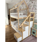Kinderbed met trap en dakoptiek
