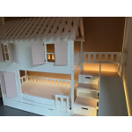 veilig stapelbed met trap en glijbaan en gesloten bovenbed