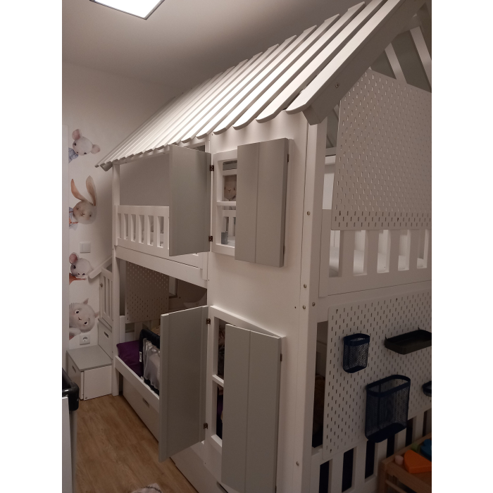 Kinderbed met trap en dak