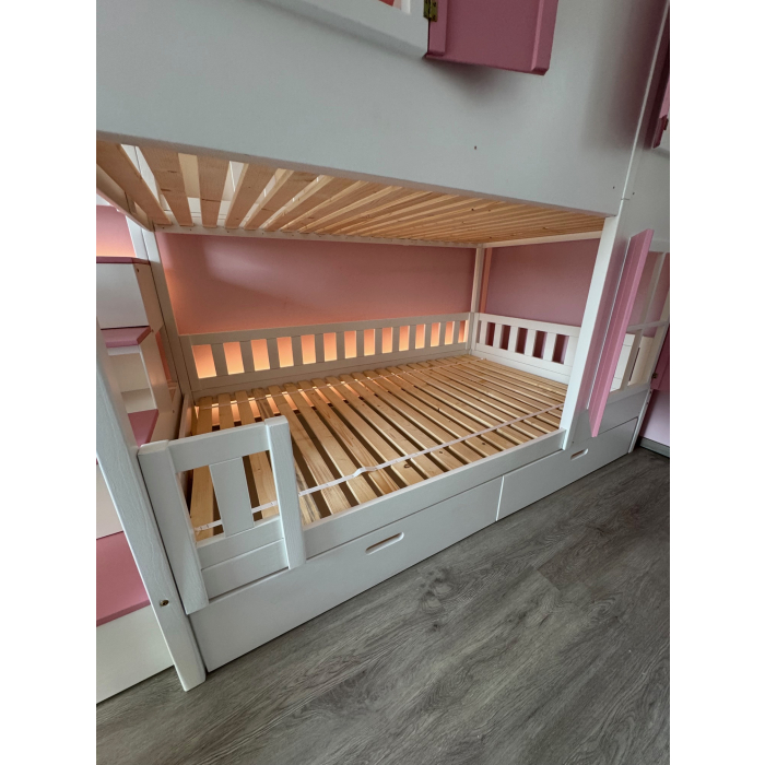 stapelbed met glijbaan