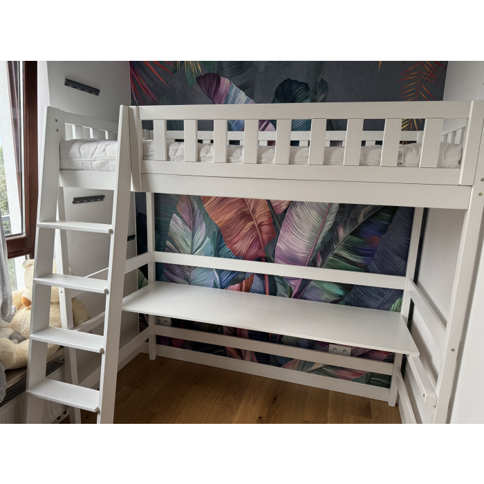 ruimtebesparend kinderbed met bureau