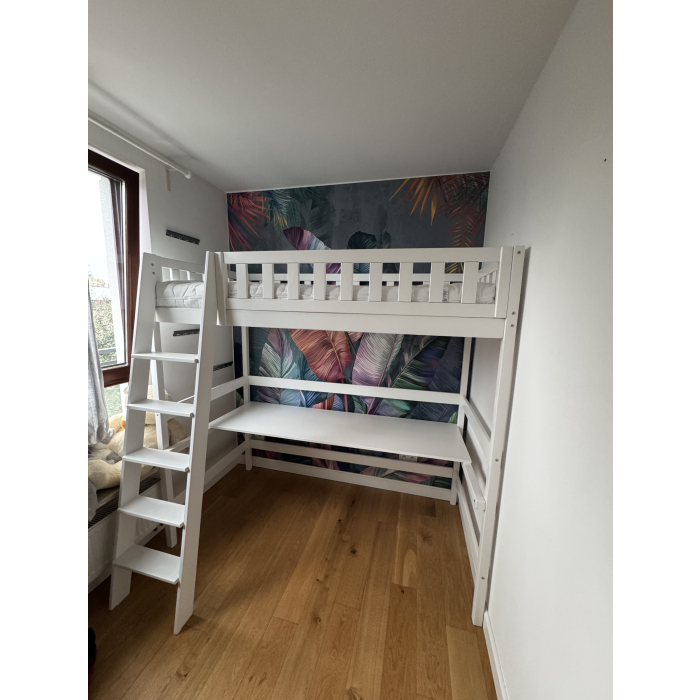 modern kinderbed met bureau