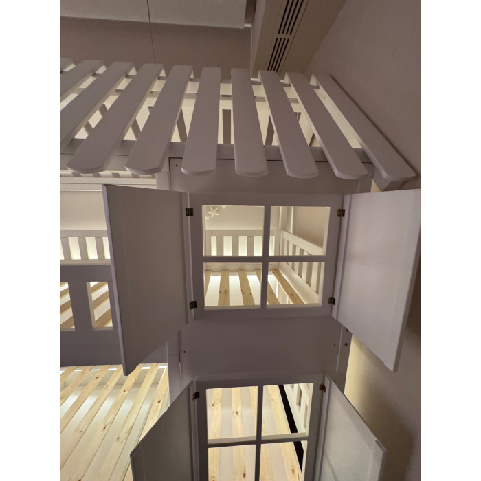 speelbed met glijbaan en trap voor kinderen