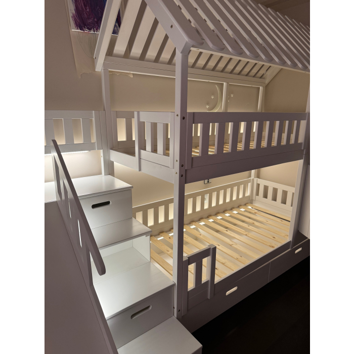 ruimtebesparend kinderbed met glijbaan en trap