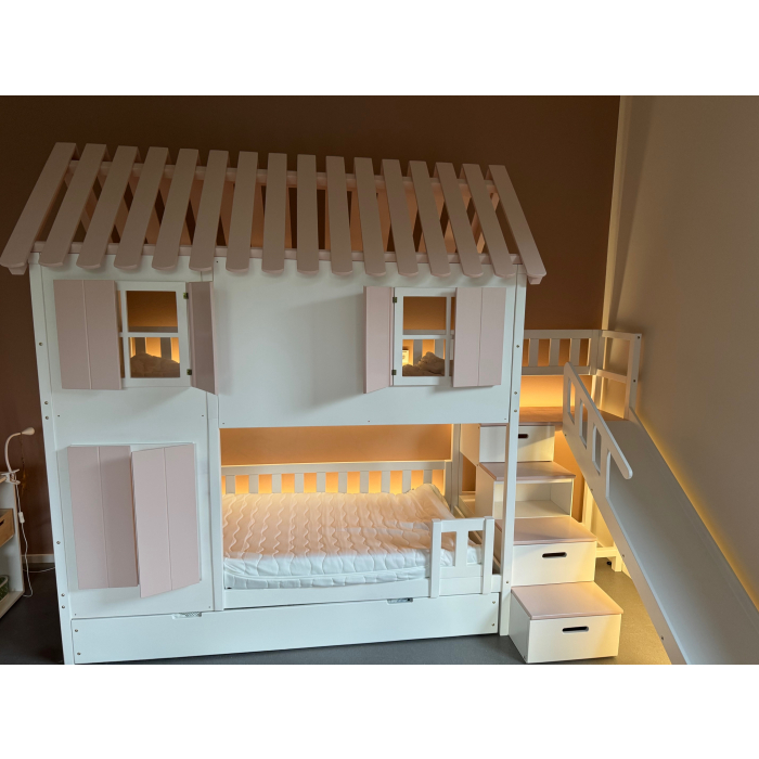 kinder stapelbed met trap glijbaan en dak veilig ontwerp