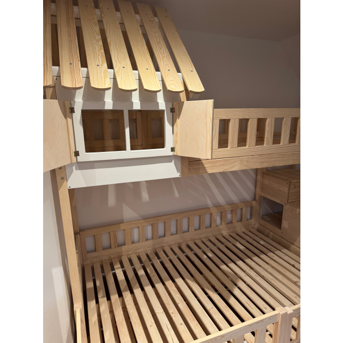 familiebed met trap en dak design