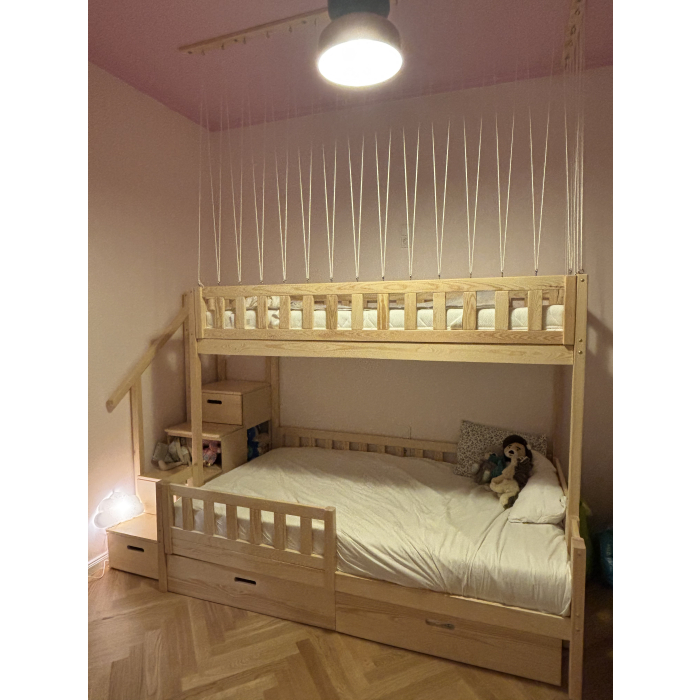 Stapelbed voor gezin met 2 maten – boven 90x200, onder 120x200