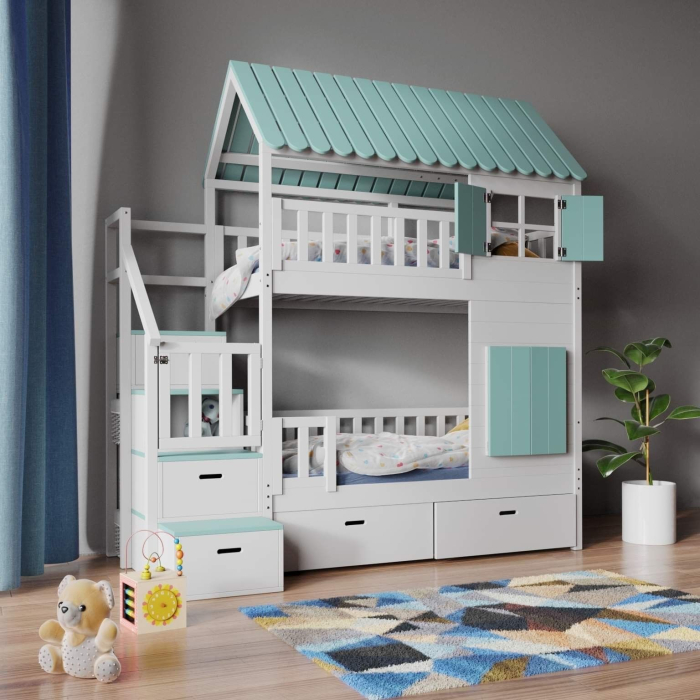 kinder stapelbed met trap en dak in huisvorm met ramen en luiken